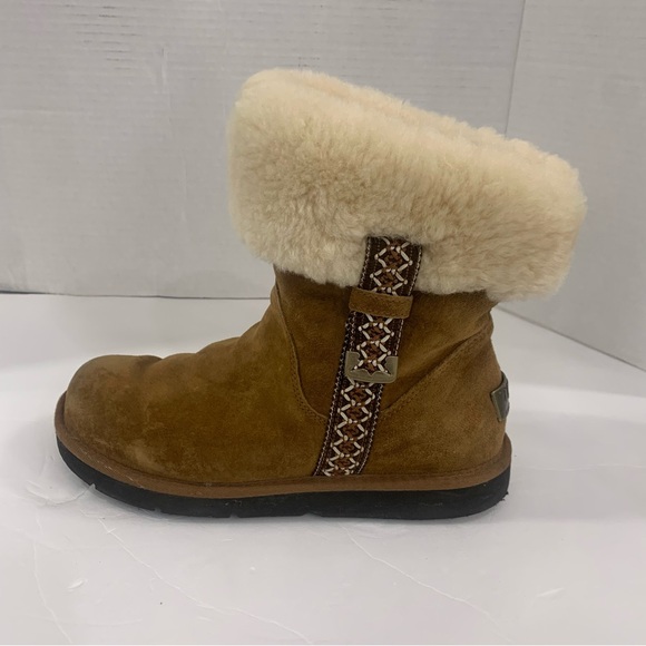 UGG Metro Tas Brown women Sz 7 suede Genuine Sheepskin Boots winter snow 5677 - Picture 2 of 13